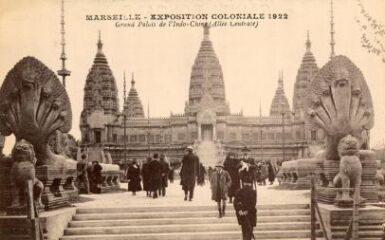 1 vue Marseille. Exposition coloniale 1922. Grand Palais de l'Indo-Chine (Allée centrale). Carte existant en deux exemplaires. Quelques personnages.