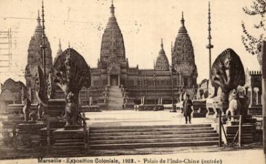 1 vue Marseille. Exposition coloniale 1922. Palais de l'Indo-Chine (entrée). Carte envoyée en 1922 avec texte au dos.