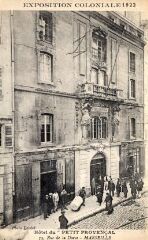 1 vue Exposition coloniale 1922. Hôtel du Petit Provençal, Marseille. Carte avec texte au dos.