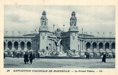 1 vue Exposition coloniale de Marseille. Le Grand Palais. Trois cartes identiques.