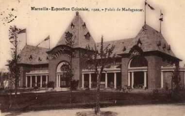 1 vue Marseille. Exposition coloniale 1922. Palais de Madagascar. Carte envoyée en 1922.