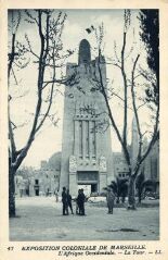 1 vue Exposition coloniale de Marseille. L' Afrique occidentale. La tour. Carte en deux exemplaires.