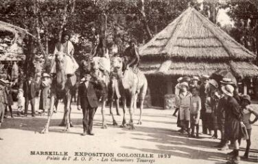 1 vue Marseille. Exposition coloniale 1922. Palais de l' A.O.F. Les chameliers touaregs.