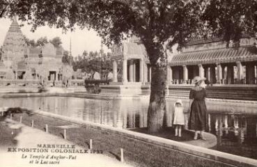 1 vue Marseille. Exposition coloniale 1922. Le temple d'Angkor-Vat et le lac sacré.