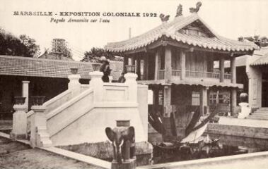 1 vue Marseille. Exposition coloniale 1922. Palais de l'Algérie. Deux cartes identiques dont une envoyée en 1922 et une en couleur.