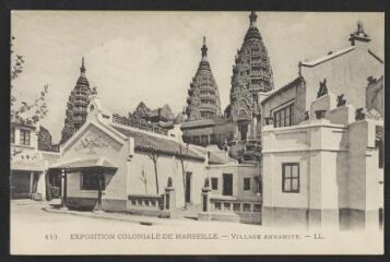 1 vue Exposition Coloniale de Marseille : village annamite. Texte au verso, cachet daté de 1906