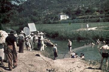1 vue Scène de tournage au bord d'une rivière